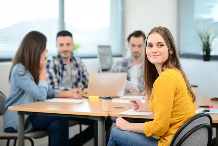 Etudiants révisant dans une salle privée du CROUS de Perpignan