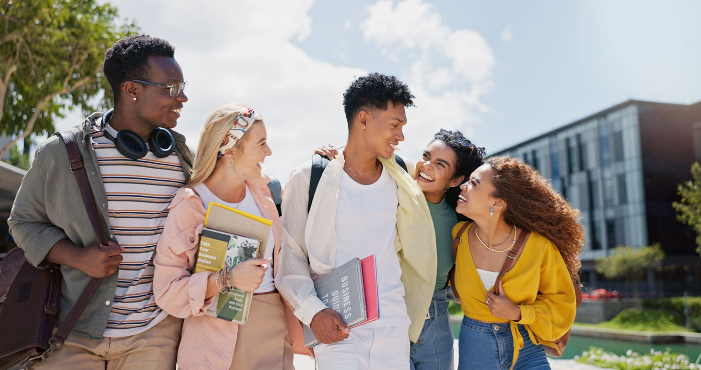Etudiants quittant leur appartement étudiant à Reims pour rejoindre les cours