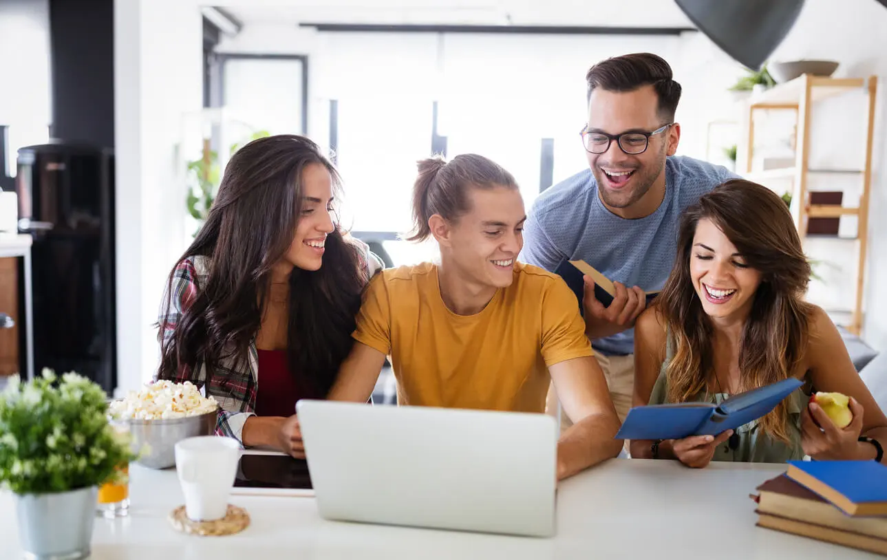 Etudiants dans leur FJT à Angers